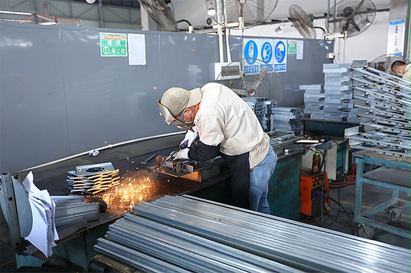 毅青带你探讨数控钣金加工在现代制造业中的重要性